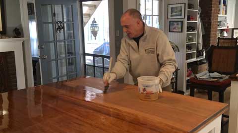 How to Varnish A Wooden Table Top