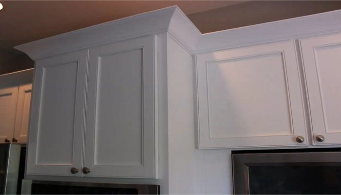 Best Crown Molding For Shaker Cabinets, Is Crown Molding On Cabinets In Style