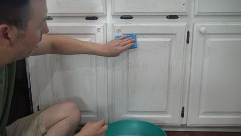 Best Cleaner For Greasy Cabinets 2022, Best Way To Clean Greasy Kitchen Cabinet Doors