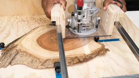 Router's speed for planing wood slabs