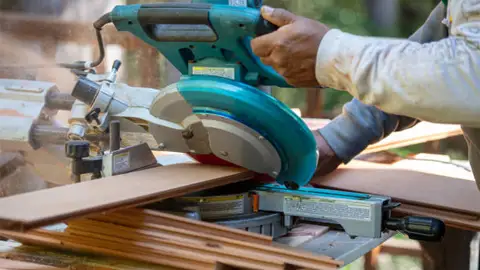 Radial saw for precise and accurate cuts