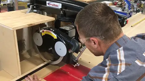 How Do You Crosscut Using a Radial Arm Saw