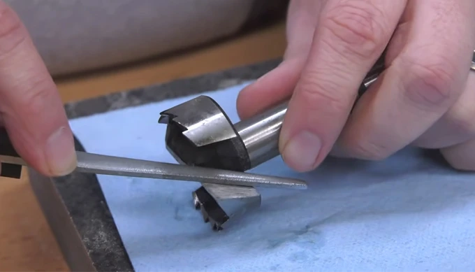 How to Sharpen a Router Bit : Just 5 Steps to Go