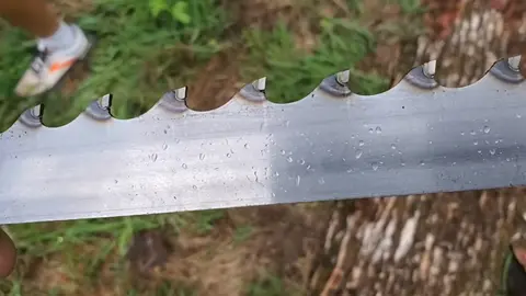 Saw mill blade tension