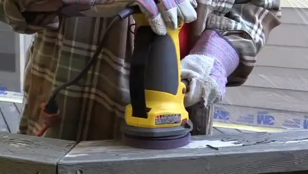 How to Choose the Best Sander for Getting Paint Off Wood
