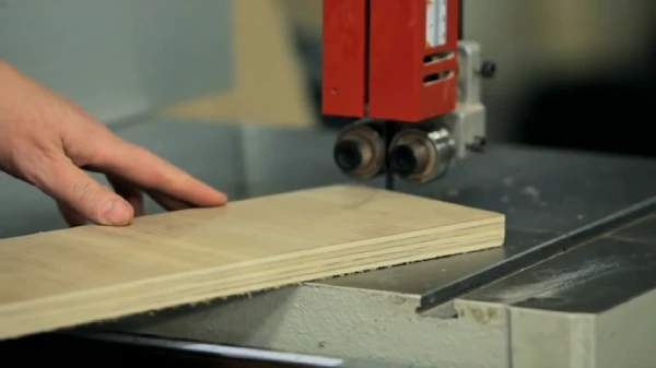Safety Tips For Keeping Your Blade From Twisting With a Bandsaw