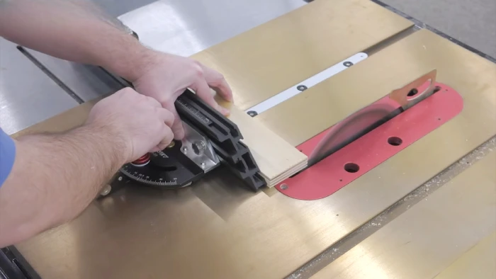 How to Use Miter Gauge on Table Saw
